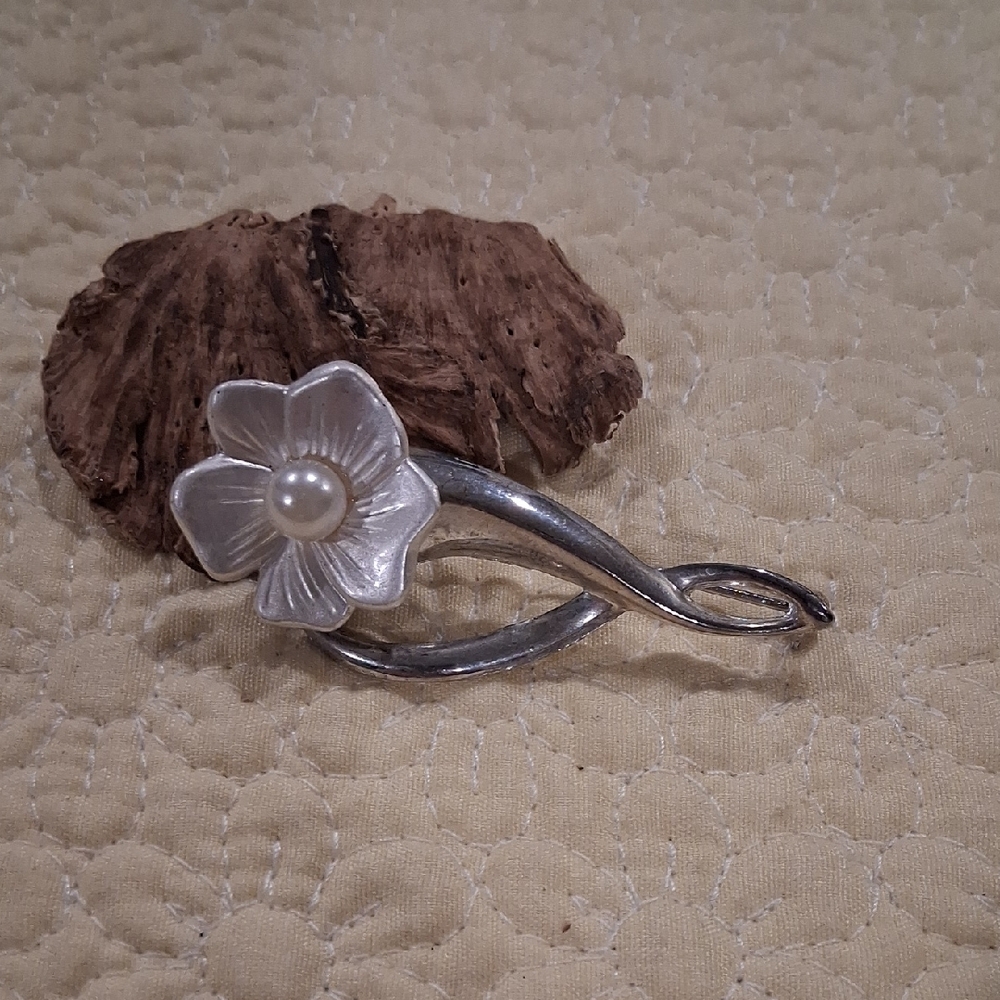 Silver and Pearl Floral Brooch ** VINTAGE MCM - Picture 2 of 5